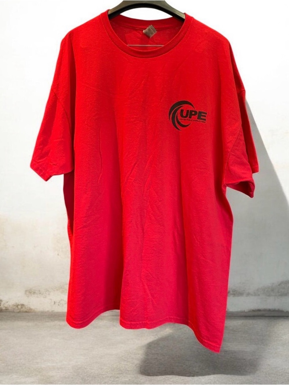 GILDAN Red Men's Short Sleeve Logo T-Shirt